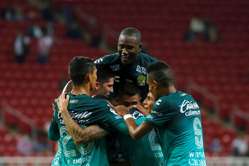 El argentino Holan elogia la solidez defensiva del León ante Chivas