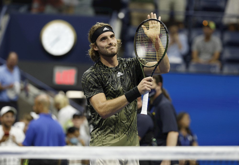 Tsitsipas, gran triunfo con polémica; ganan todos los favoritos