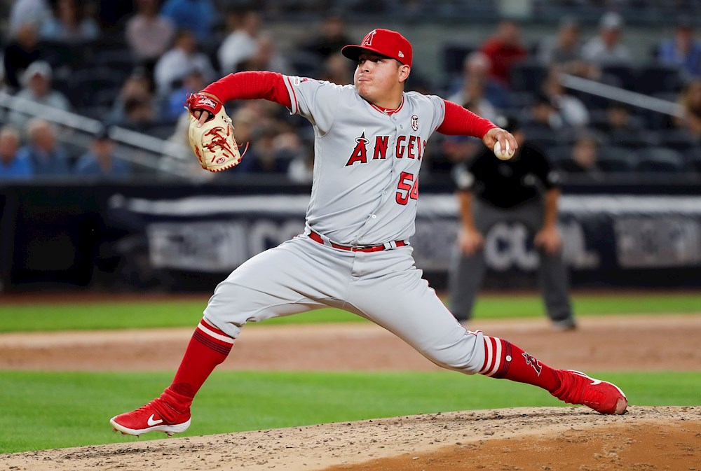 El venezolano José Suárez conduce paliza de Angelinos por 11-3 a Vigilantes