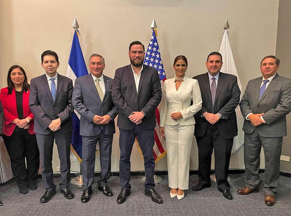 Alcalde de McAllen encabeza misión comercial a El Salvador