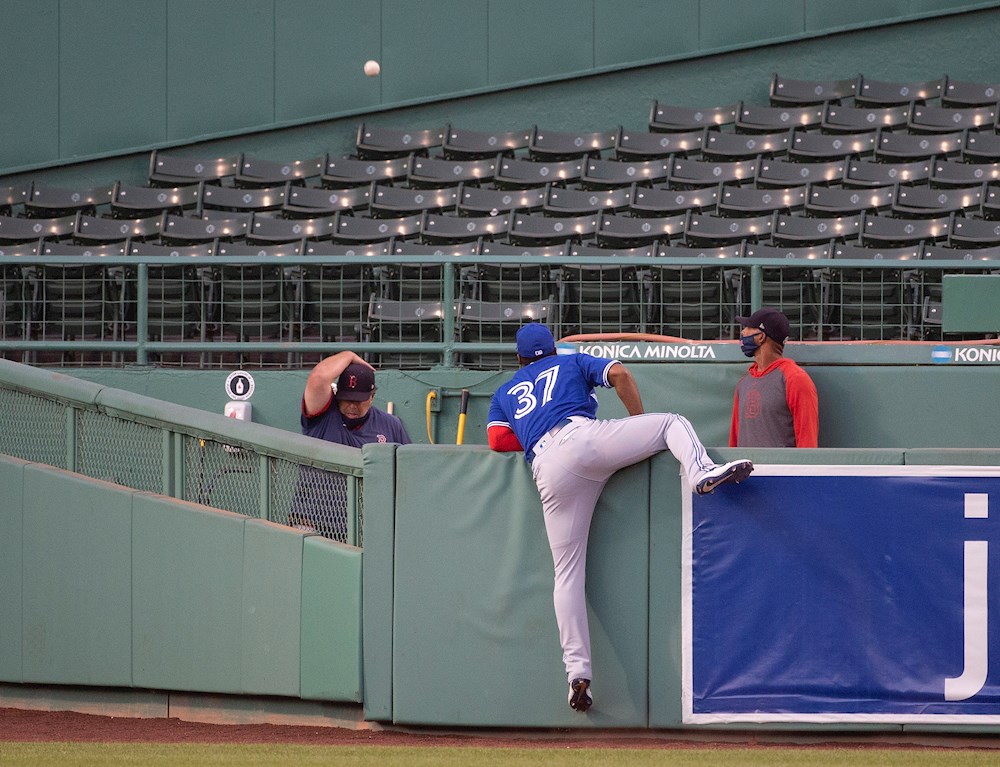 El dominicano Hernández, de los Azulejos, Jugador de la Semana de la Liga Americana de la MLB