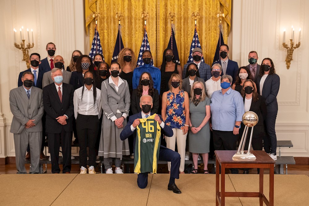 El presidente Biden recibe a las Seattle Storm como campeonas de la WNBA