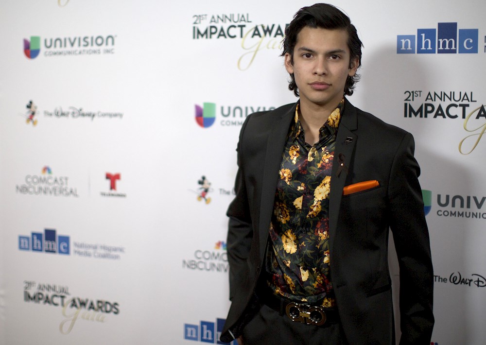 Xolo Maridueña negocia interpretar a un superhéroe latino para DC Comics