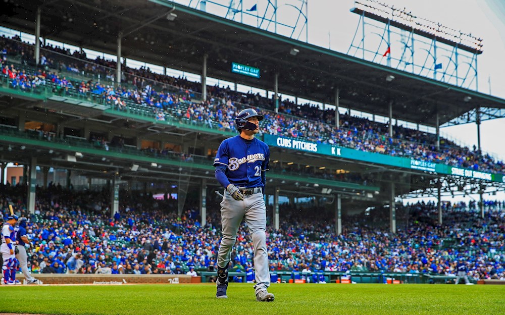 Yelich sella con doble el triunfo de los Cerveceros