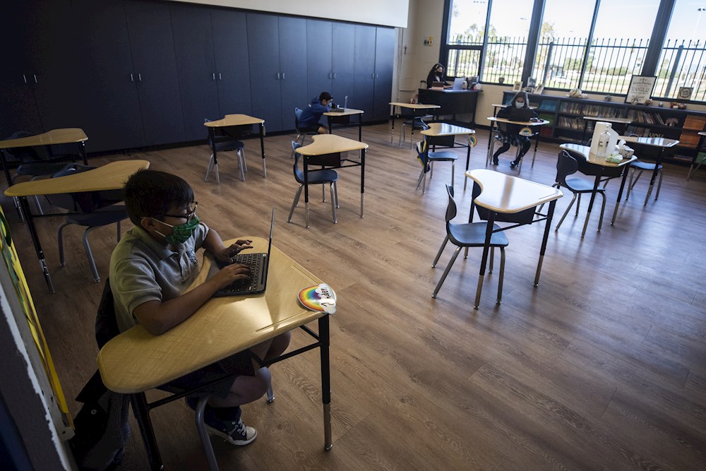 Educadores latinos destacan la necesidad de la enseñanza presencial