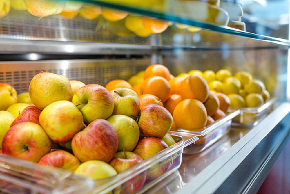 Comer frutas enteras es más saludable que ingerir jugos, según científicos