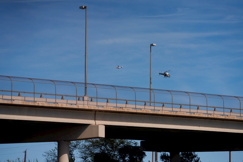 EE.UU. reabre el paso fronterizo de Del Rio tras crisis de migrantes