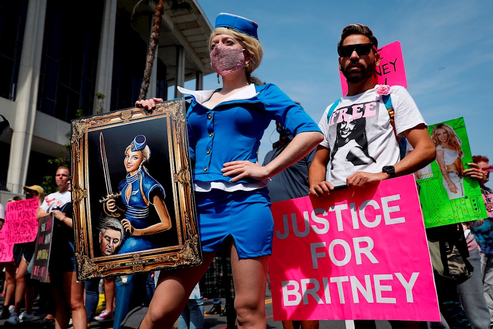 El padre de Britney Spears deja de ser su tutor y podría ser investigado