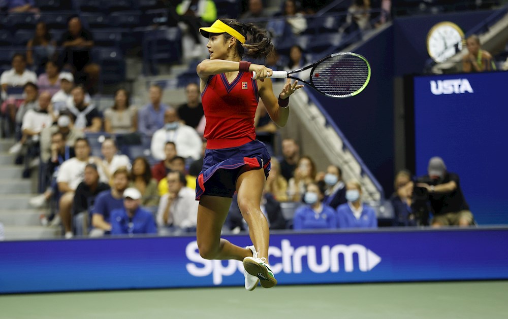 Raducanu elimina a Sakkari y jugará con Fernández la final de adolescentes