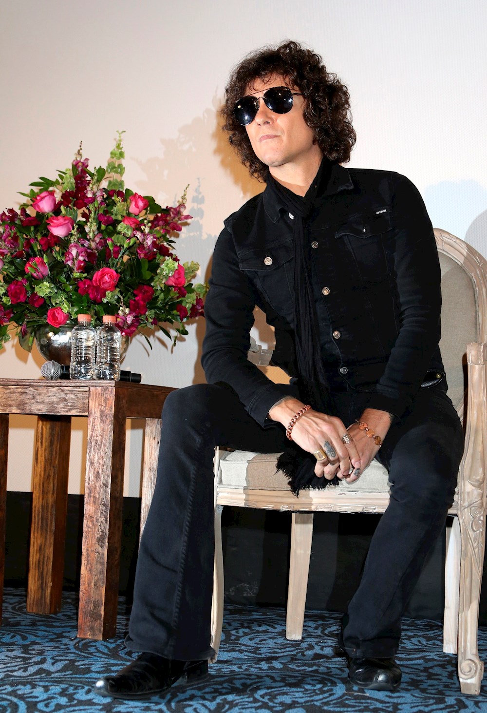 Bunbury rinde homenaje a su admirado José José con una versión de “El Triste”