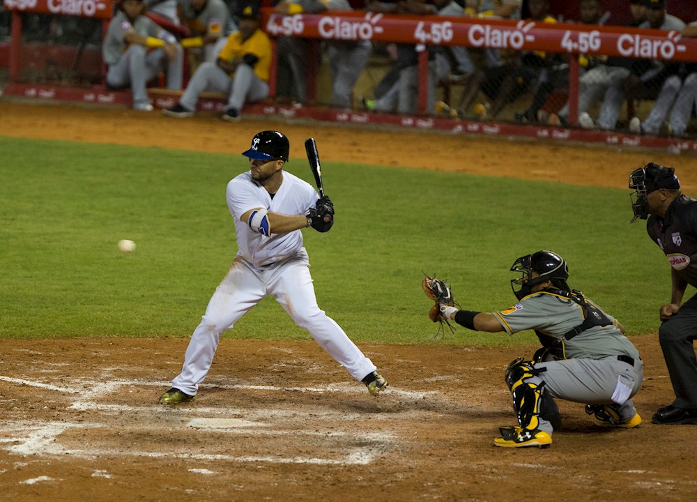 8-5. Ante los Astros, Marmolejos sella el triunfo y acerca a los Marineros al comodín