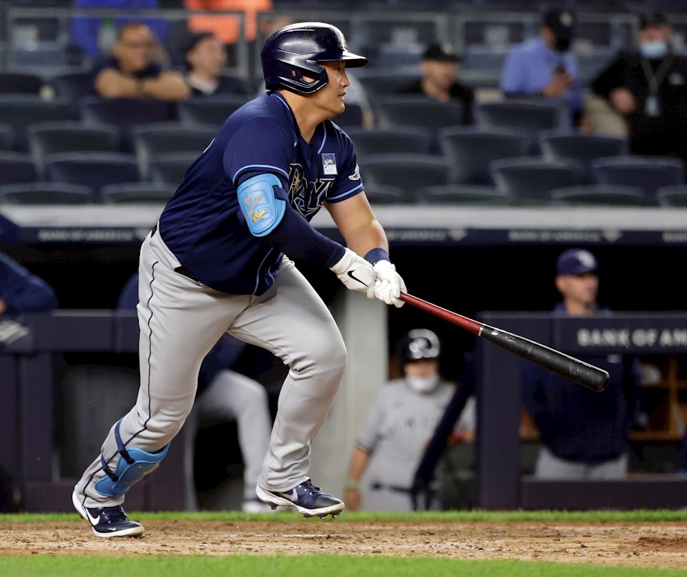 Choi y Lowe jonronean contra los Azulejos