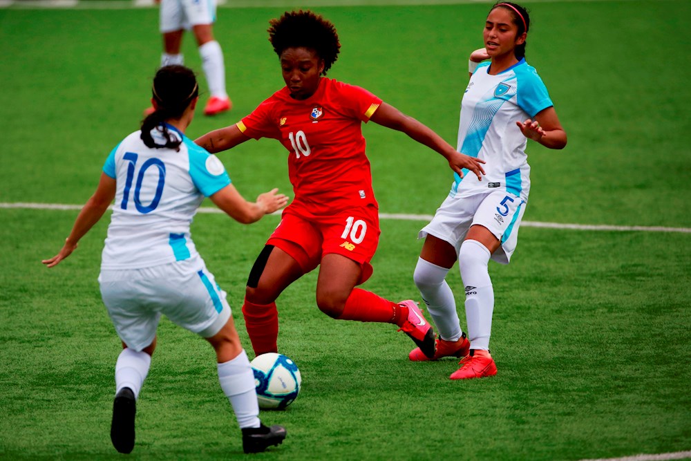 La panameña Cox se estrena como goleadora del León en el 1-1 ante el Necaxa