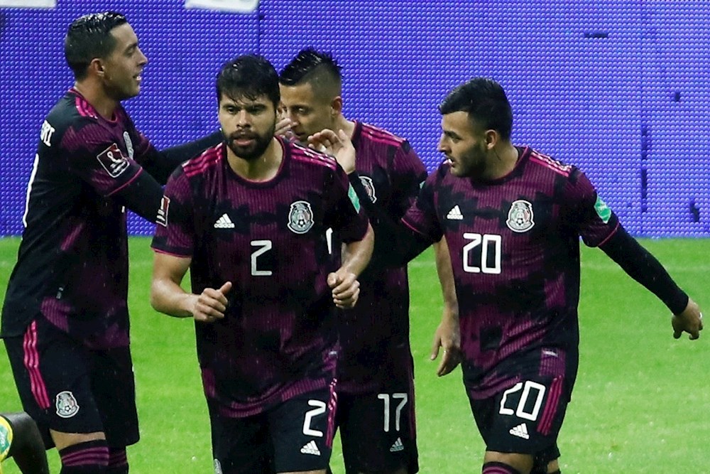 2-1. México vence a Jamaica con apuros y toma el liderato de la eliminatoria