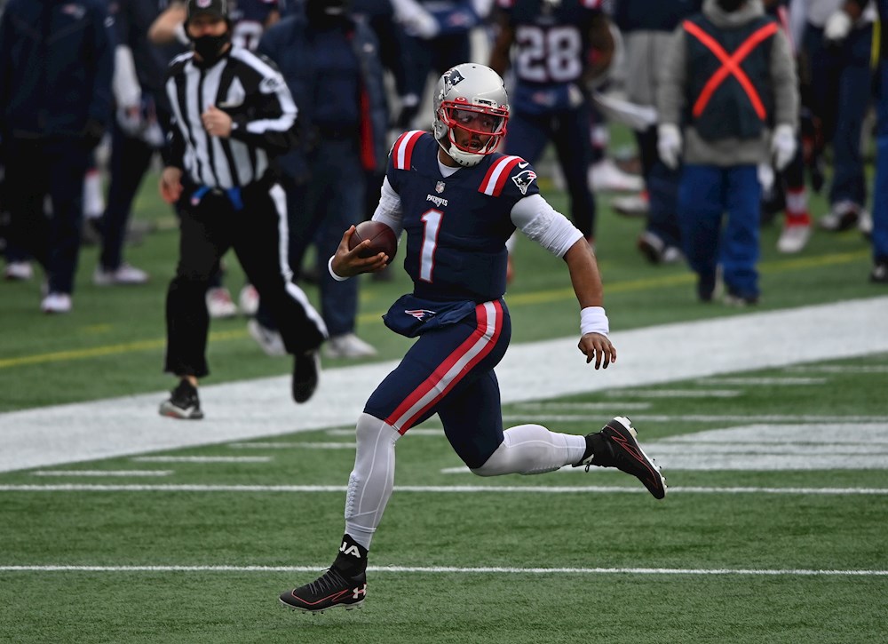 Los Patriots sorprenden al liberar al veterano mariscal de campo Cam Newton