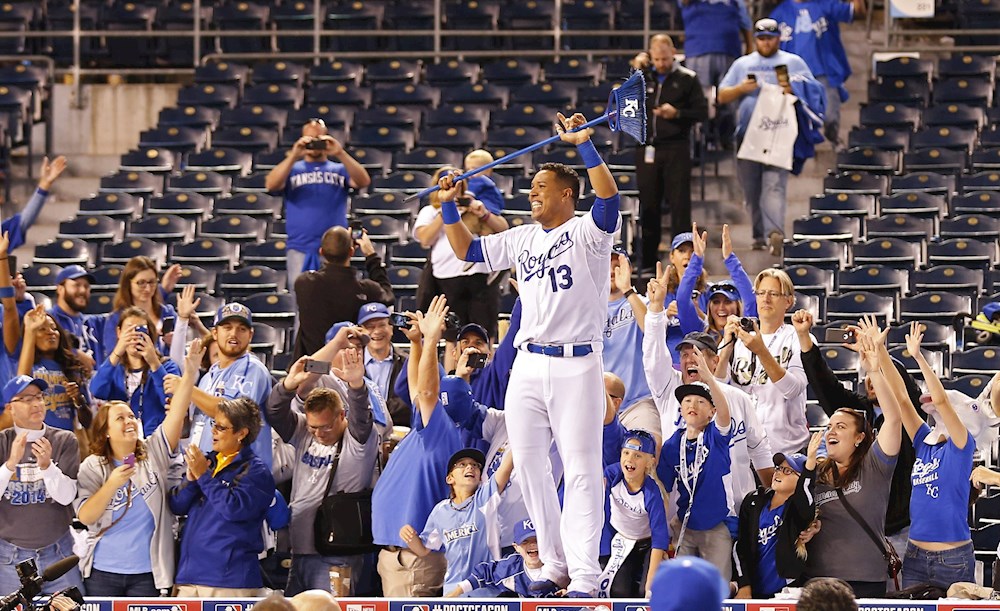 El venezolano Salvador Pérez supera la marca de Johnny Bench como el receptor con más jonrones