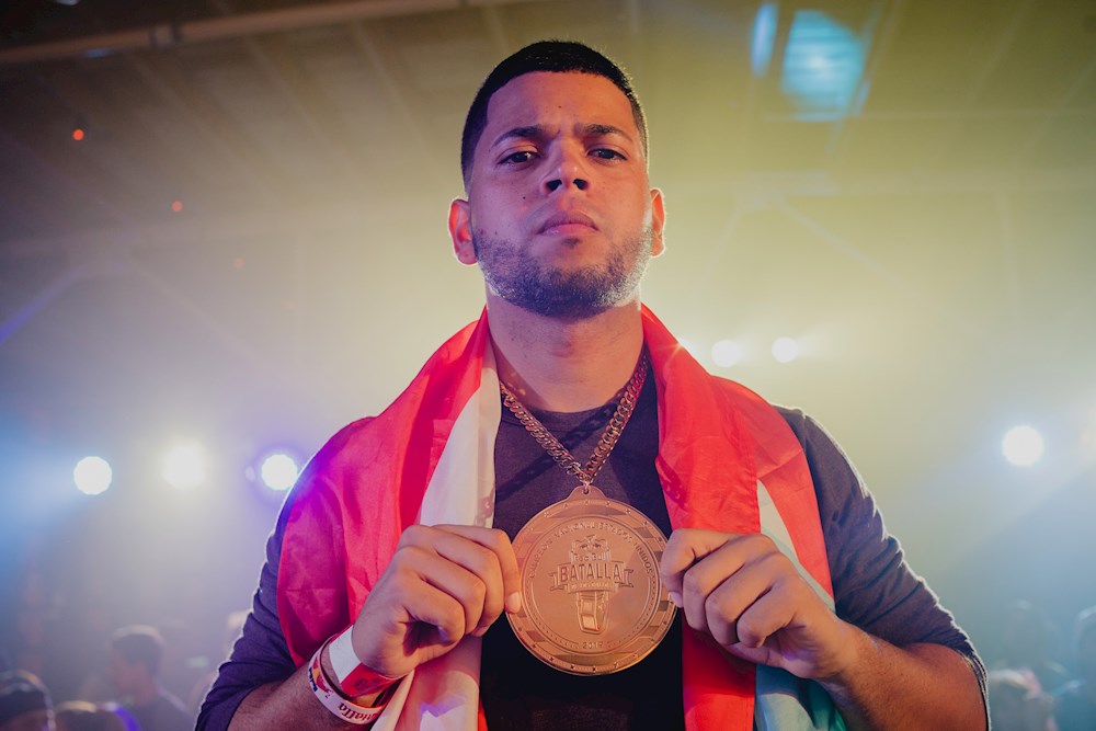 El boricua Yartzi busca tricampeonato en certamen de improvisación musical