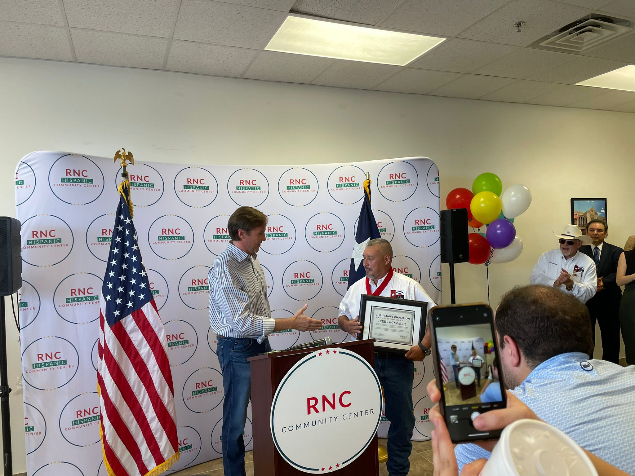 Abre centros comunitarios el Partido Republicano