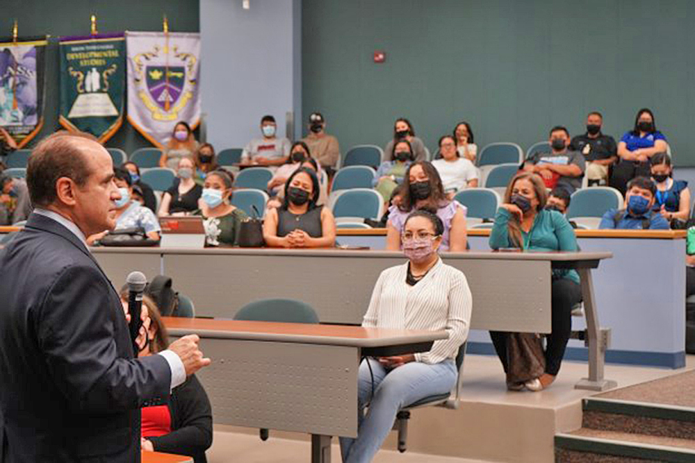 Nuevo presidente de STC visita Campus del Valle Medio
