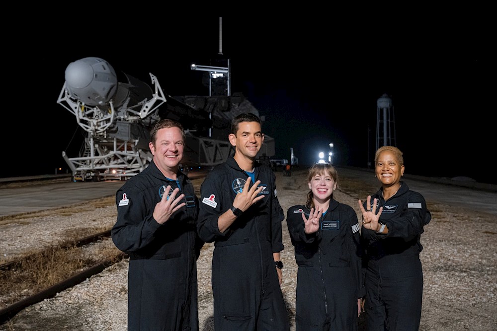 SpaceX, lista para despegue de la primera misión espacial completamente civil