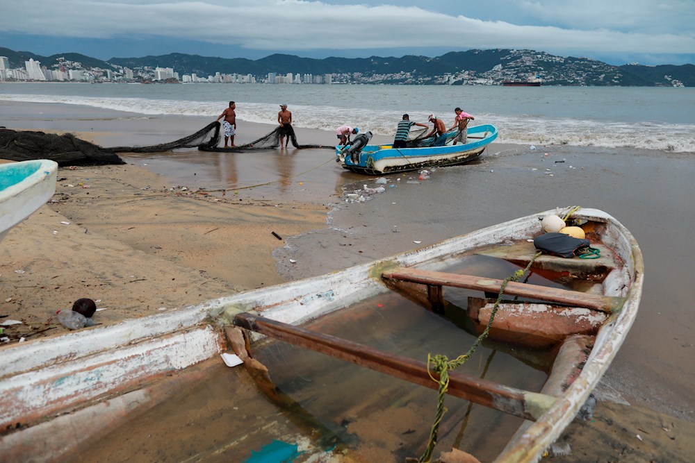 El huracán Rick toca tierra en el estado mexicano de Guerrero