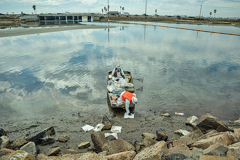 Sierra & Tierra  Enfermos de limpiar los desastres petroleros