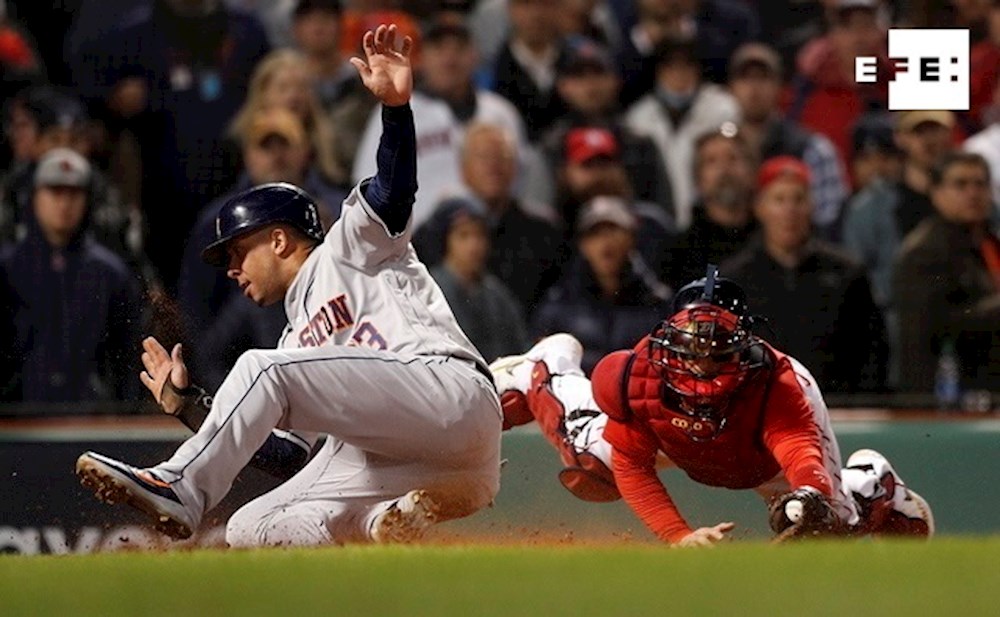 9-2. Altuve despierta a los Astros que empatan la serie