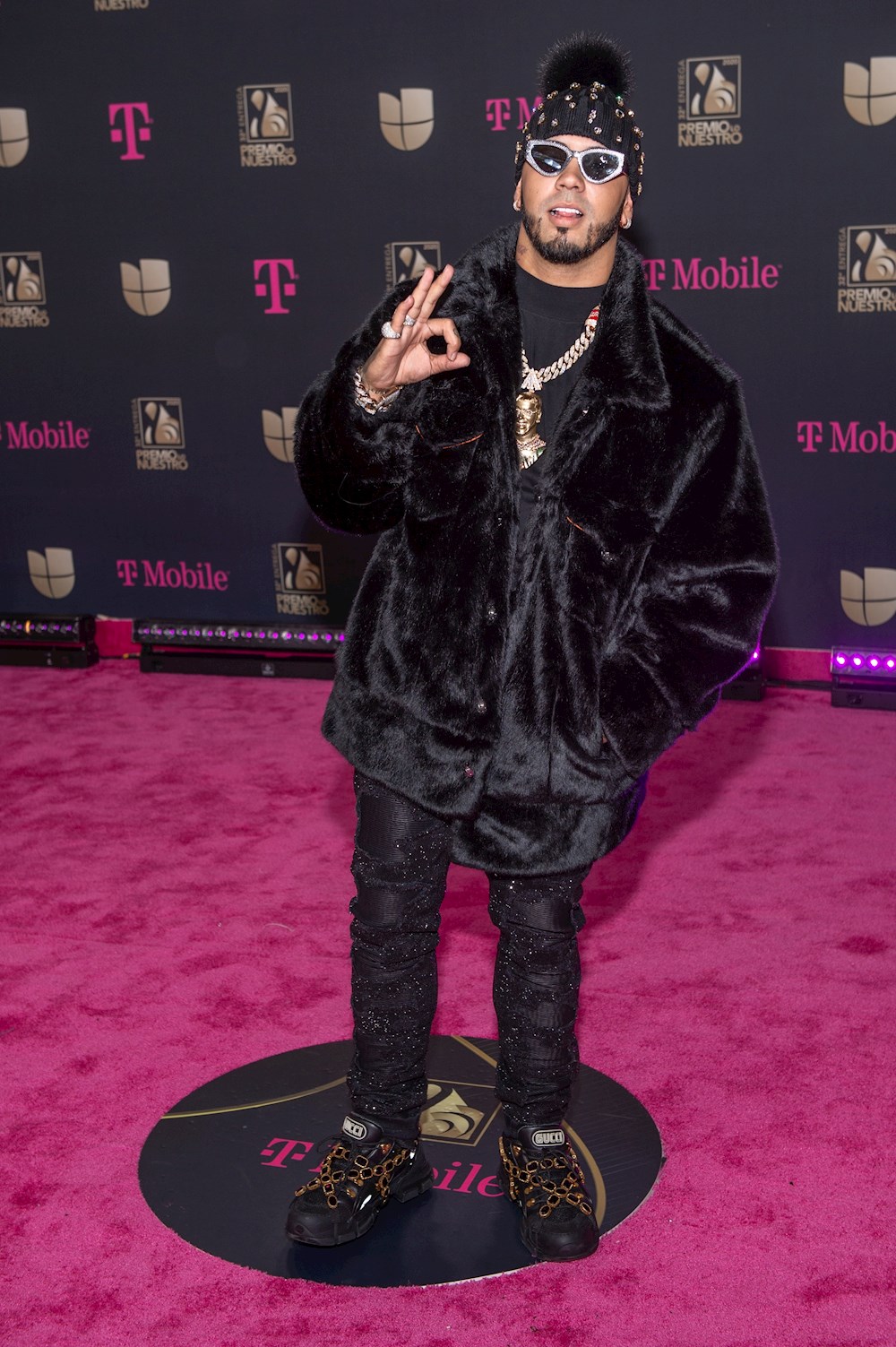 El rapero Anuel AA lanza su nuevo tema y vídeo musical “Dictaudura”