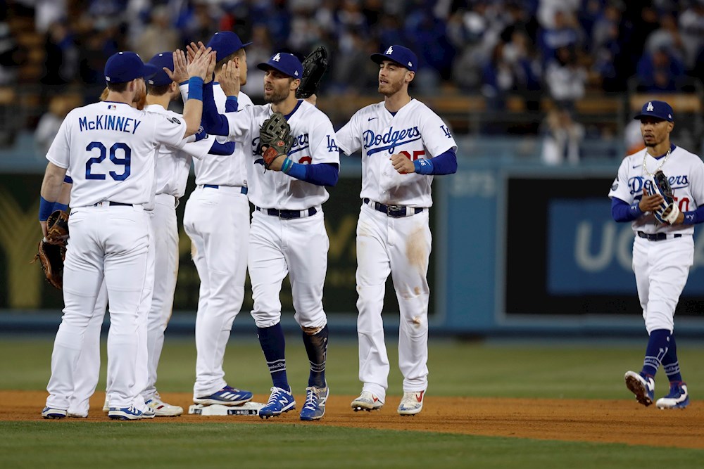 7-2. Betts jonronea y Dodgers empatan serie ante Gigantes