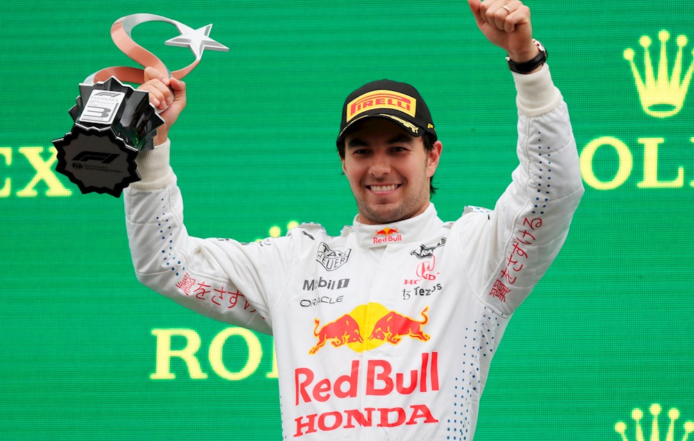 Checo: Muy feliz, fue un placer ver tantas banderas mexicanas desde el podio