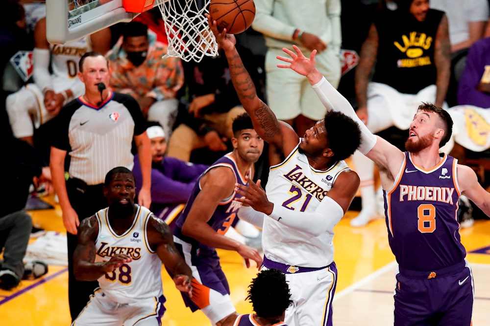 94-123. Chris Paul y Suns se exhiben ante Lakers, sin James