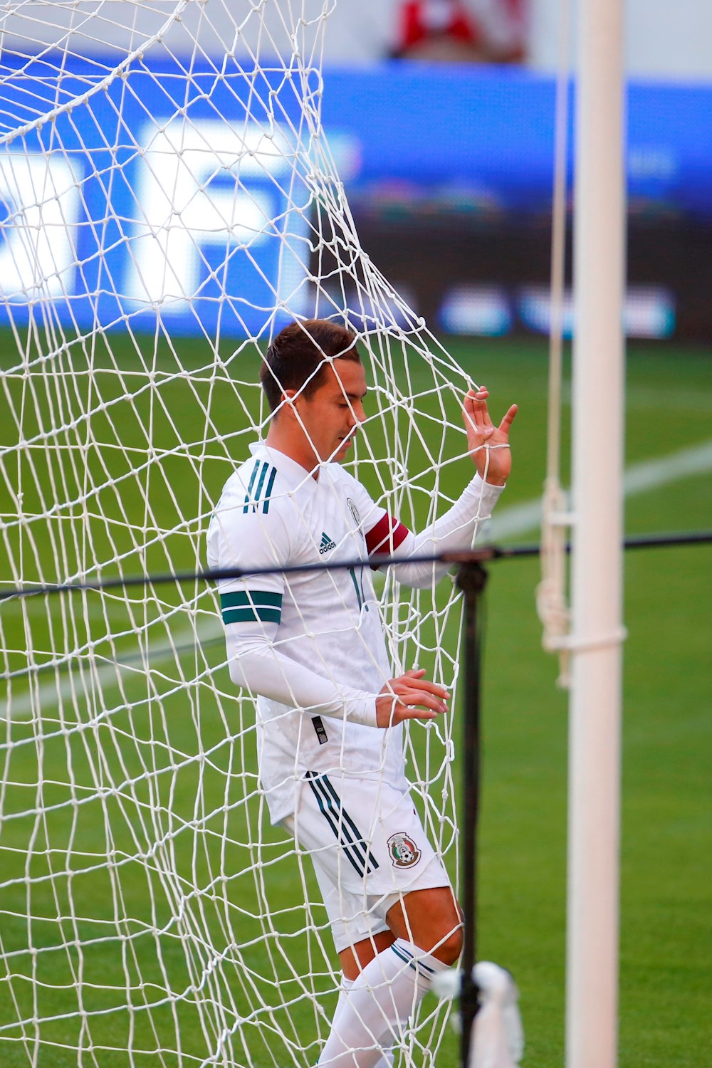 Sebastián Córdova cree que representante y presidente retrasan ida a Europa