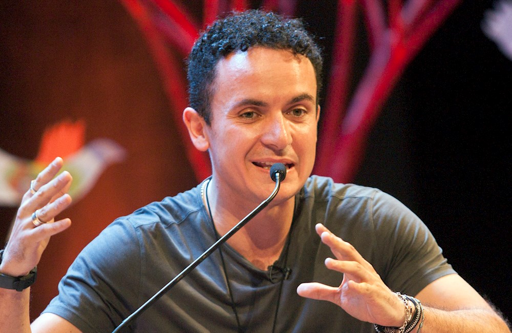 Fonseca revive éxito “Te mando flores” junto con Greeicy, Cali y El Dandee