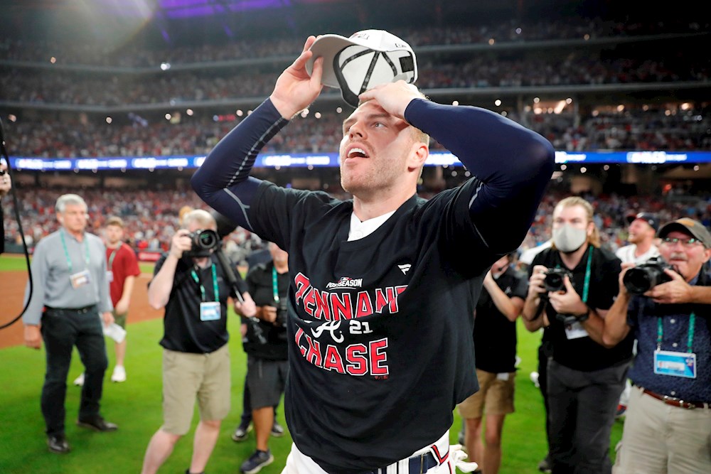 5-4. Freeman pone a los Bravos en la Serie de Campeonato de la Liga Nacional