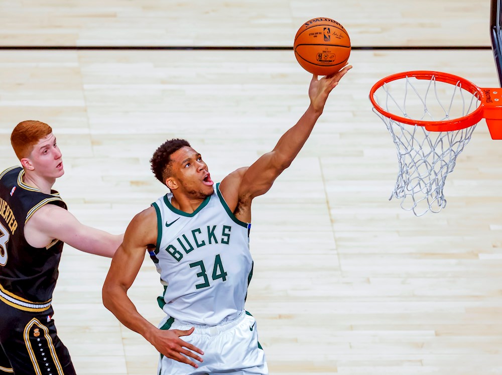109-119. Antetokounmpo lidera el triunfo de los diezmados Bucks ante Pacers