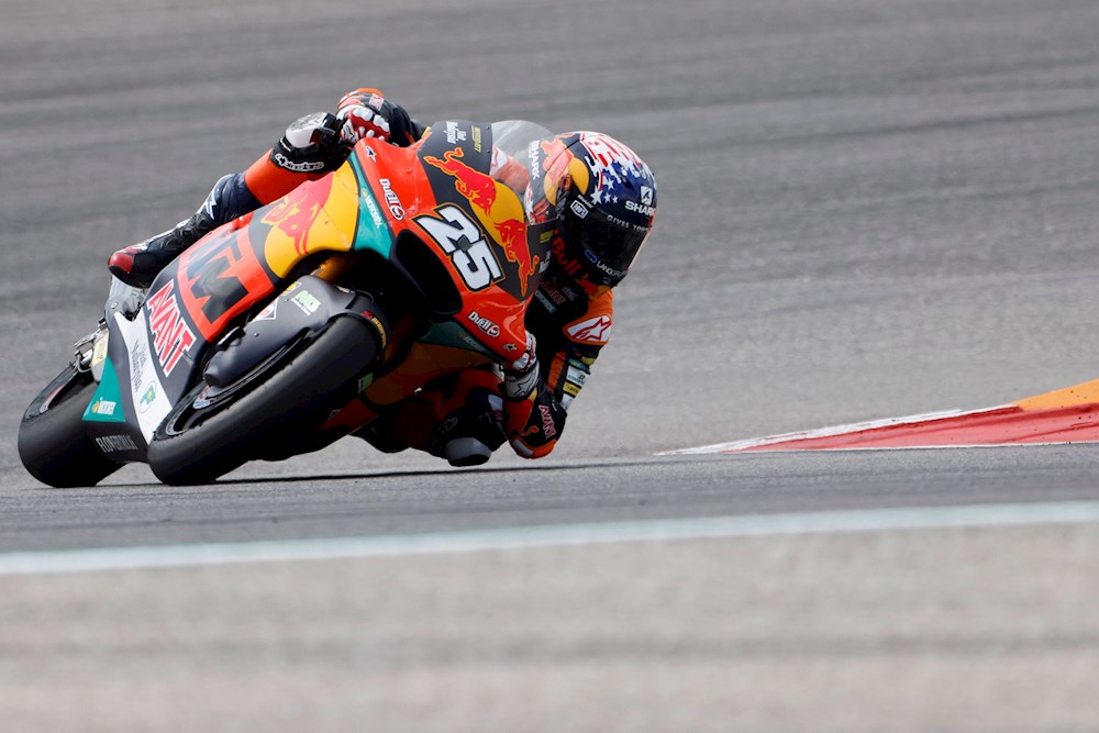 Izan Guevara dedica la victoria a los fallecidos Dupasquier, Millán y Viñales