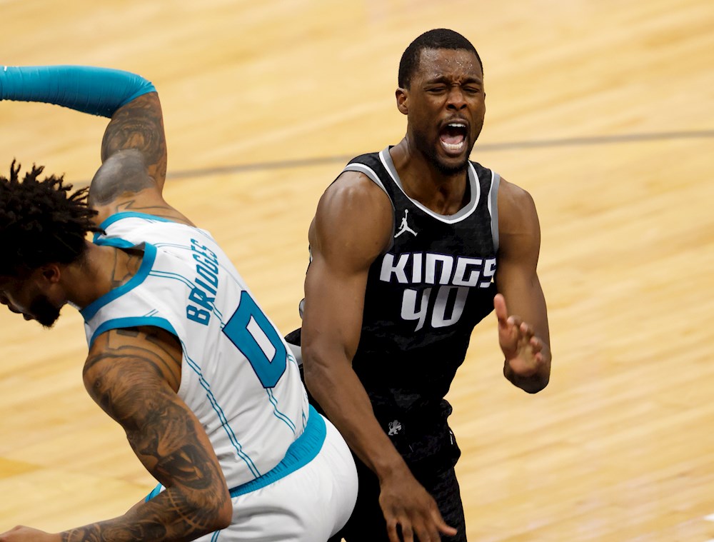 107-110. Barnes y Hield se combinan en el triunfo de los Kings