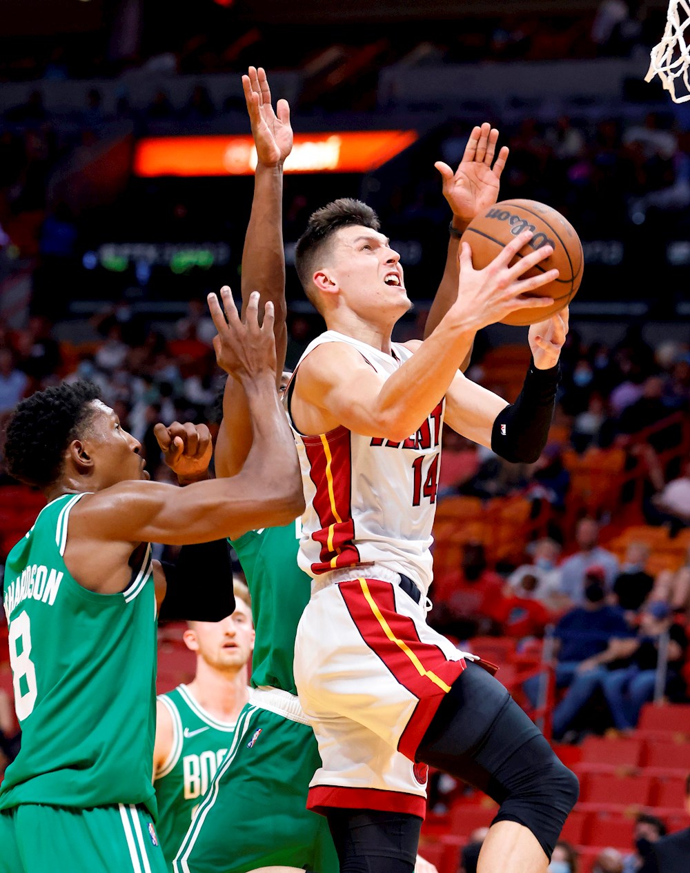 137-95. Herro y los Heat anularon a Antetokounmpo y se exhibieron ante los Bucks