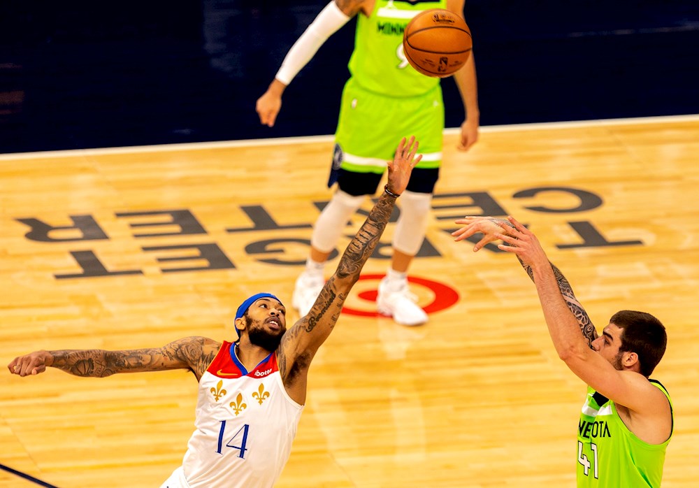 98-107. Ingram y Valanciunas lideran primer triunfo Pelicans; Willy no juega