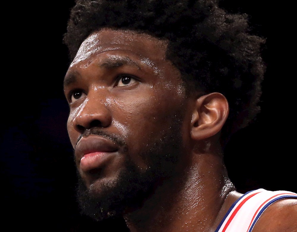 110-102. Embiid aporta doble-doble ganador con Sixers ante Pistons