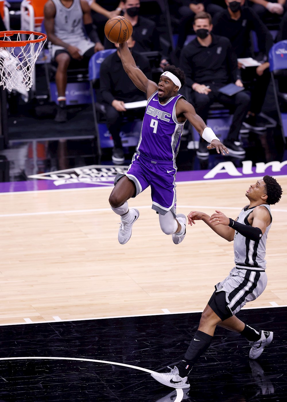 116-112. Fox y Kings dejan a Lakers sin conocer la victoria en pretemporada
