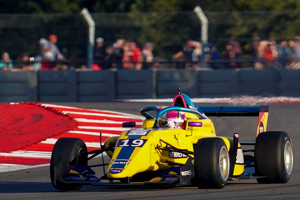 Nerea Martí acaba cuarta y Marta garcía, undécima