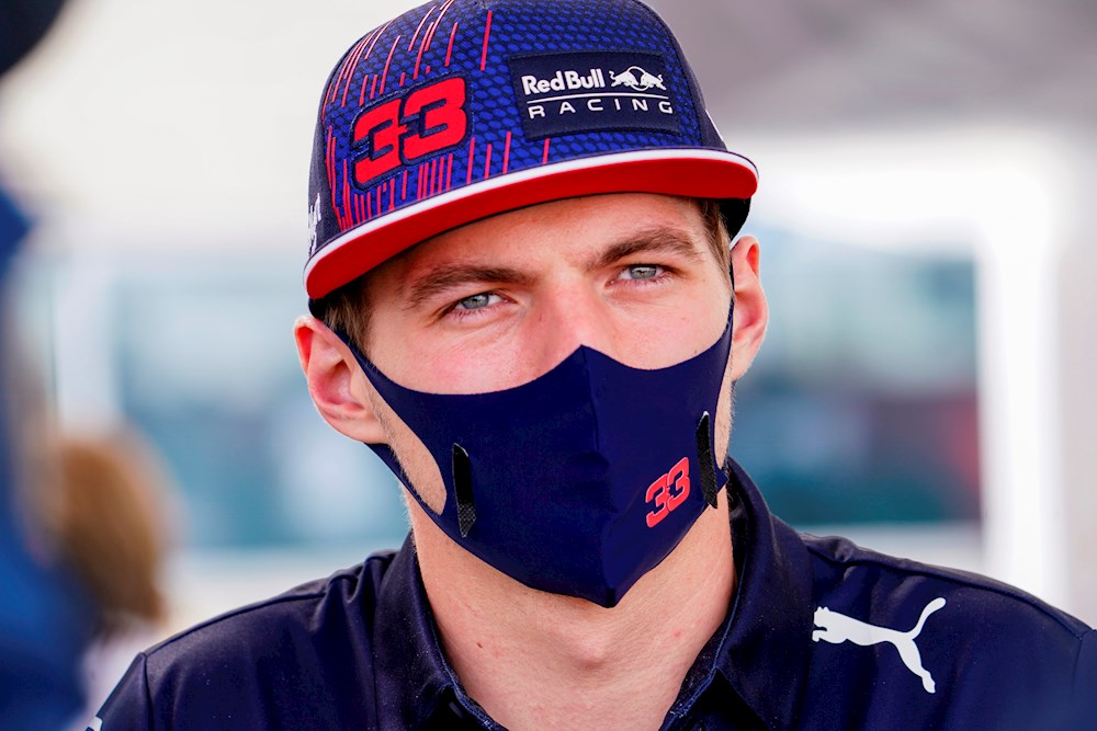 Verstappen se centra en sí mismo y en sacar “más rendimiento” a su coche