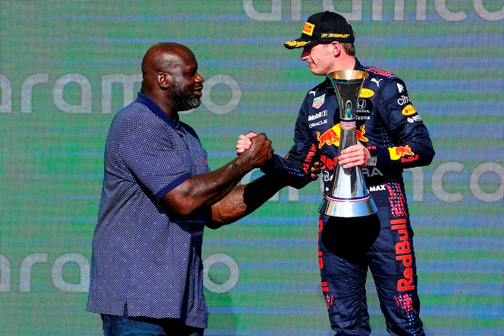 Verstappen luce madera de campeón en otro pulso con Hamilton