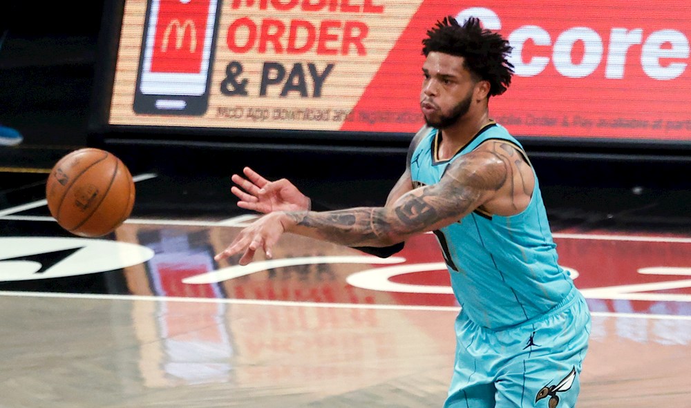 111-120. Bridges mantiene en la racha ganadora a los Hornets