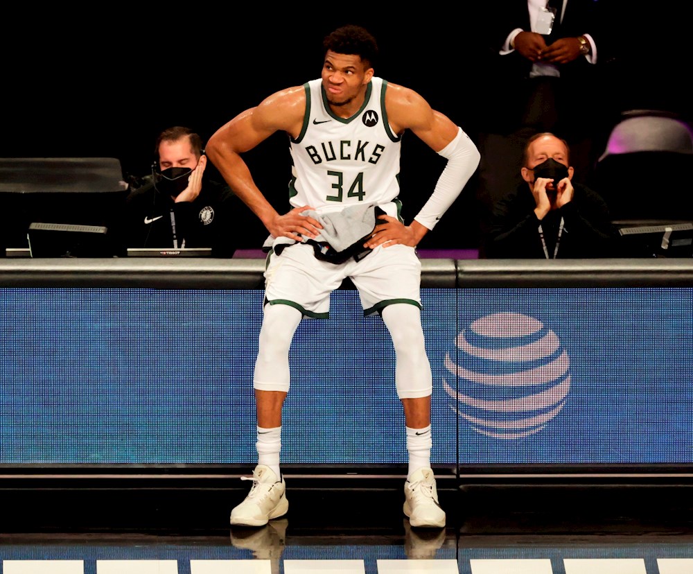 Giannis Antetokounmpo llega a la nueva temporada de la NBA como gran figura