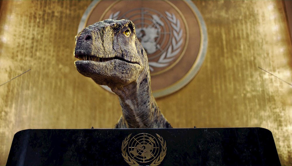 Un dinosaurio ocupa la ONU para exigir a los humanos que no se extingan