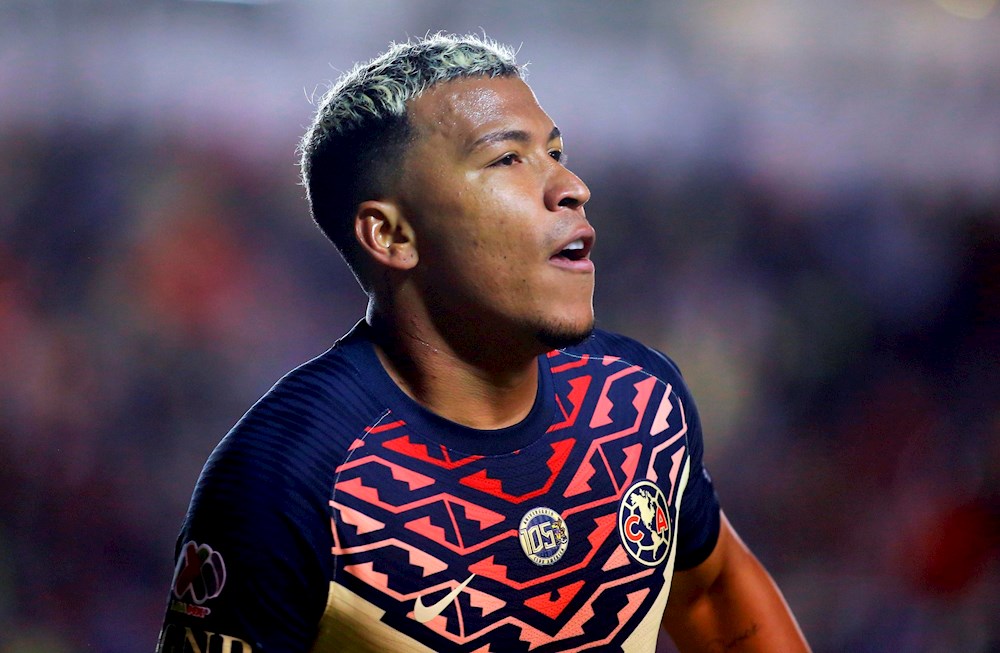 El colombiano Roger Martínez aumenta la renta del líder América