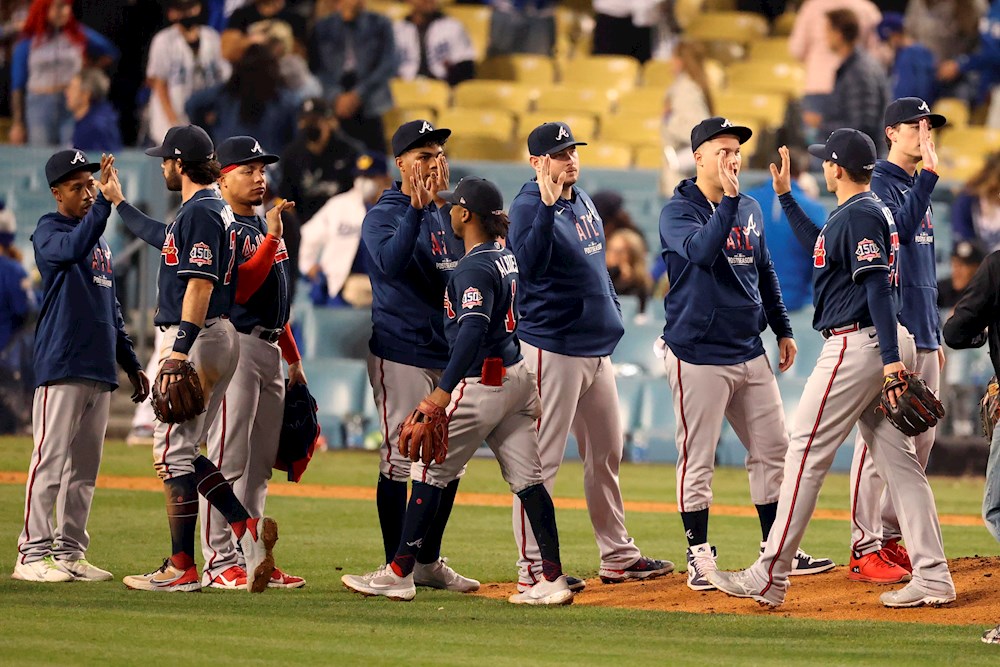 Rosario y Valdez acercan a Bravos y Astros a la Serie Mundial