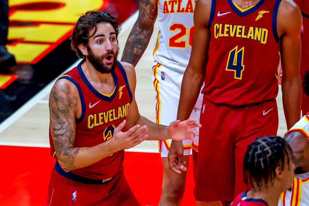 Doble-doble intrascendente de Rubio; debut esperanzador de Garuba